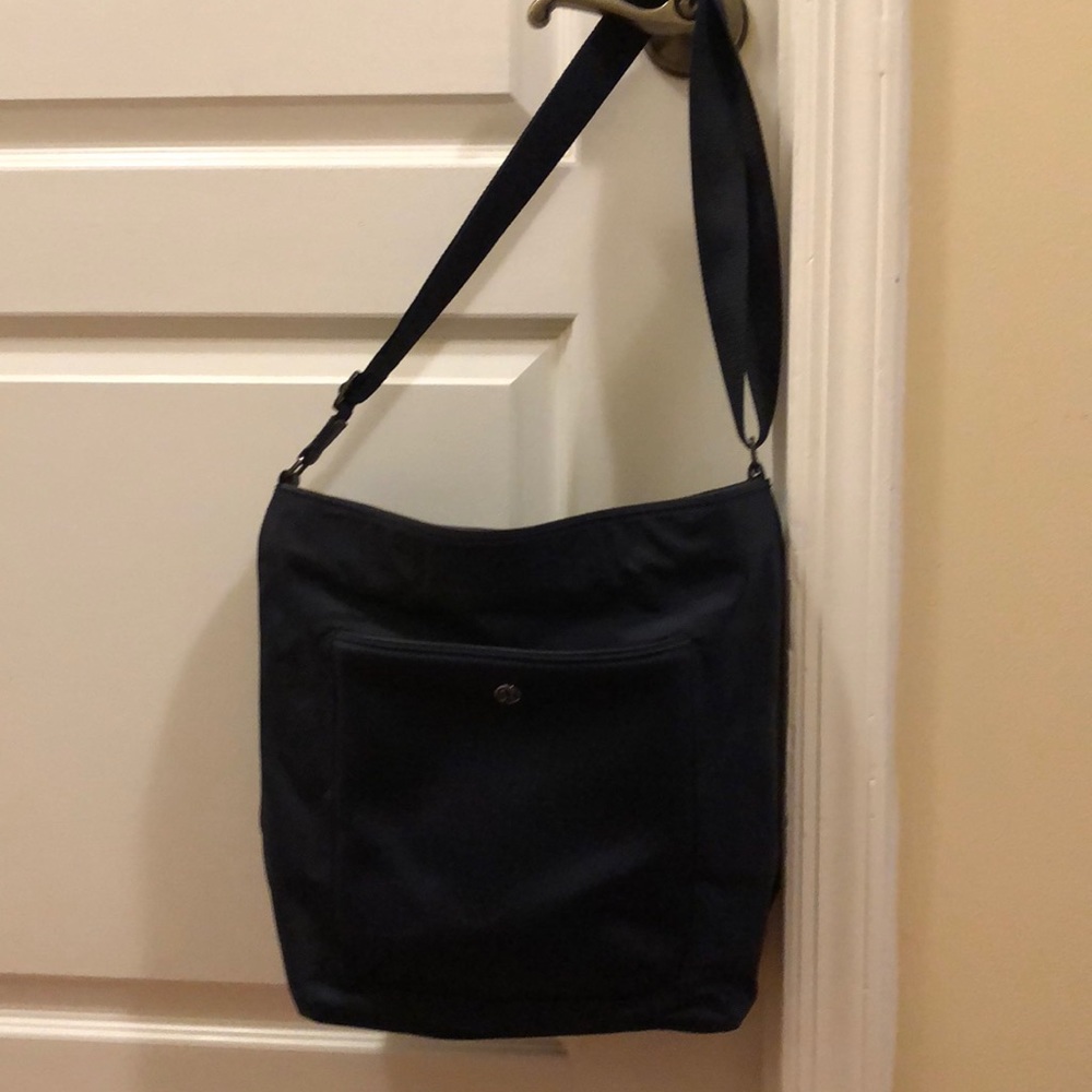 LuLu Lemon bucket bag  NAVY
